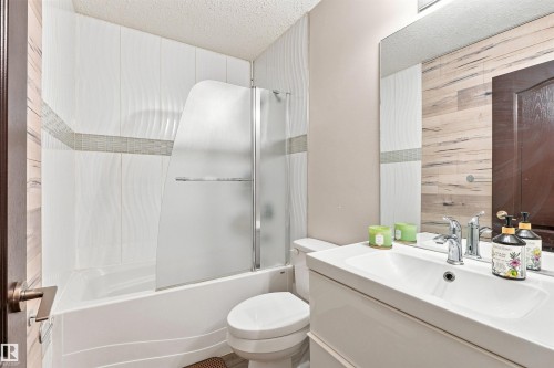 7407 187 Street Nw, Edmonton, AB - Indoor Photo Showing Bathroom