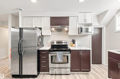 7407 187 Street Nw, Edmonton, AB - Indoor Photo Showing Kitchen With Upgraded Kitchen