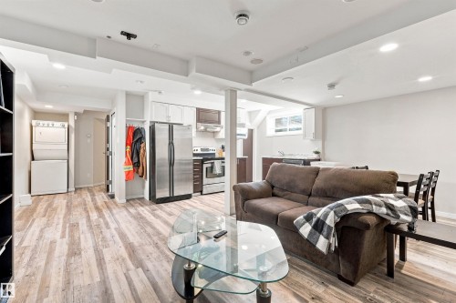 7407 187 Street Nw, Edmonton, AB - Indoor