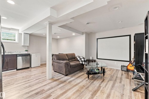 7407 187 Street Nw, Edmonton, AB - Indoor
