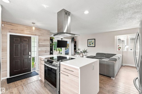 7407 187 Street Nw, Edmonton, AB - Indoor