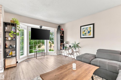 7407 187 Street Nw, Edmonton, AB - Indoor Photo Showing Living Room