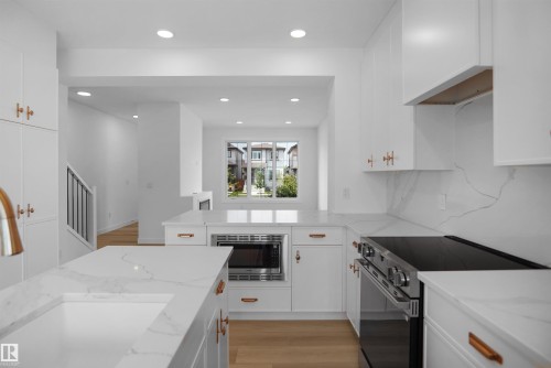 611 176 Avenue Ne, Edmonton, AB - Indoor Photo Showing Kitchen