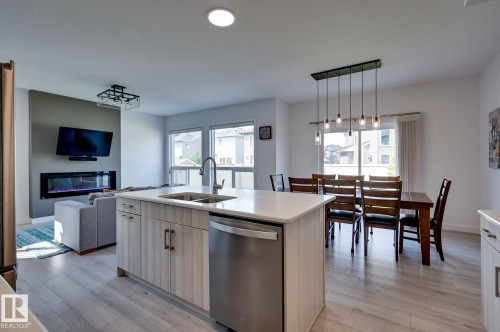 15628 15 Avenue Sw, Edmonton, AB - Indoor