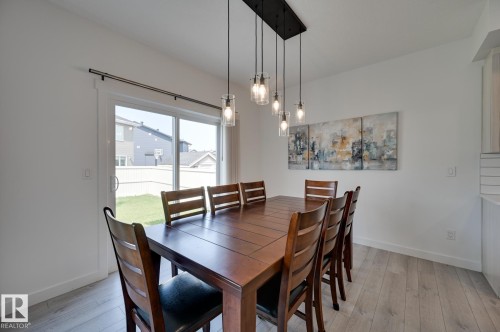 15628 15 Avenue Sw, Edmonton, AB - Indoor Photo Showing Dining Room