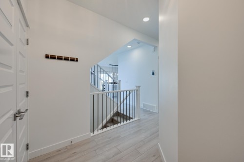 15628 15 Avenue Sw, Edmonton, AB - Indoor Photo Showing Other Room