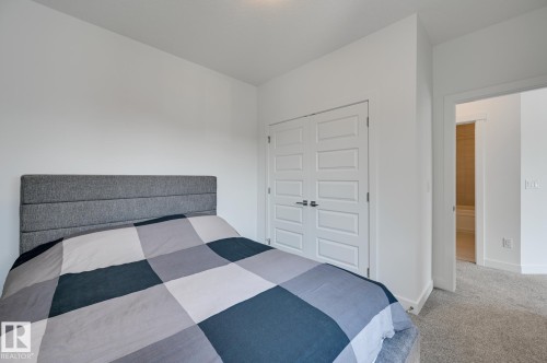 15628 15 Avenue Sw, Edmonton, AB - Indoor Photo Showing Bedroom