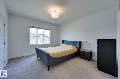 15628 15 Avenue Sw, Edmonton, AB - Indoor Photo Showing Bedroom