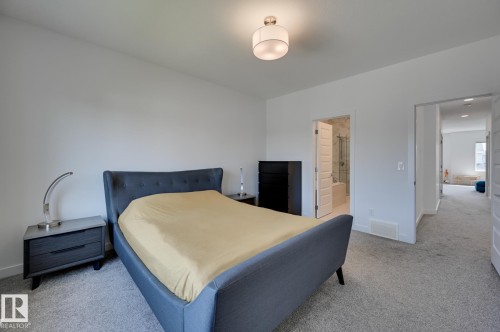 15628 15 Avenue Sw, Edmonton, AB - Indoor Photo Showing Bedroom