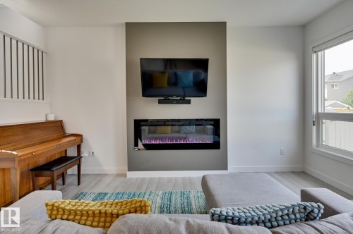 15628 15 Avenue Sw, Edmonton, AB - Indoor Photo Showing Living Room With Fireplace