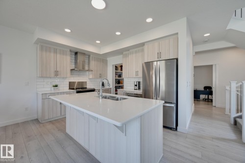 15628 15 Avenue Sw, Edmonton, AB - Indoor Photo Showing Kitchen With Double Sink