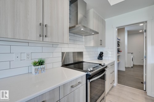 15628 15 Avenue Sw, Edmonton, AB - Indoor Photo Showing Kitchen With Upgraded Kitchen