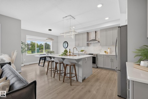 5727 Keeping Crescent Sw, Edmonton, AB - Indoor Photo Showing Kitchen With Upgraded Kitchen