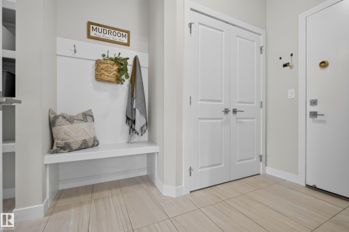 5727 Keeping Crescent Sw, Edmonton, AB - Indoor Photo Showing Other Room