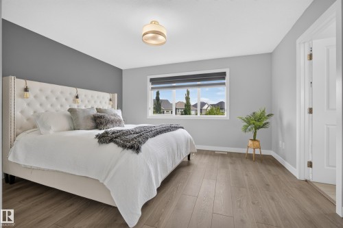 5727 Keeping Crescent Sw, Edmonton, AB - Indoor Photo Showing Bedroom