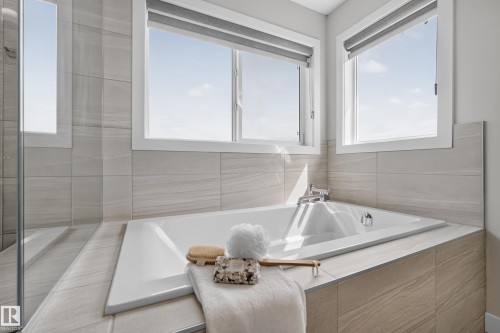 5727 Keeping Crescent Sw, Edmonton, AB - Indoor