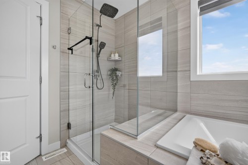 5727 Keeping Crescent Sw, Edmonton, AB - Indoor Photo Showing Bathroom