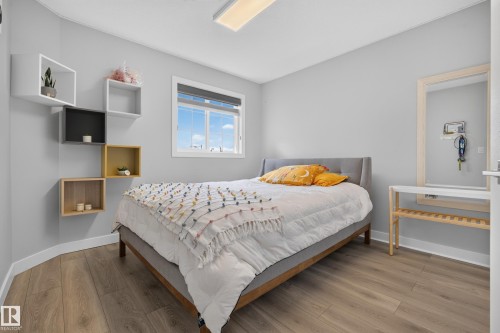 5727 Keeping Crescent Sw, Edmonton, AB - Indoor Photo Showing Bedroom
