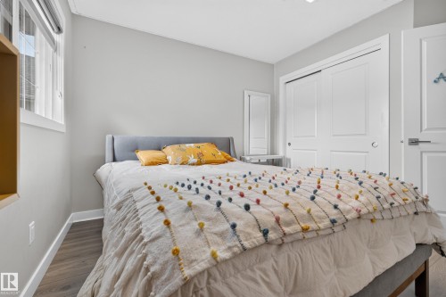 5727 Keeping Crescent Sw, Edmonton, AB - Indoor Photo Showing Bedroom