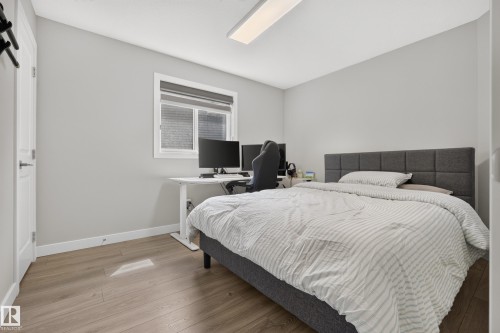 5727 Keeping Crescent Sw, Edmonton, AB - Indoor Photo Showing Bedroom