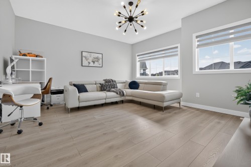 5727 Keeping Crescent Sw, Edmonton, AB - Indoor Photo Showing Living Room