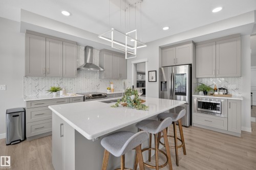 5727 Keeping Crescent Sw, Edmonton, AB - Indoor Photo Showing Kitchen With Upgraded Kitchen