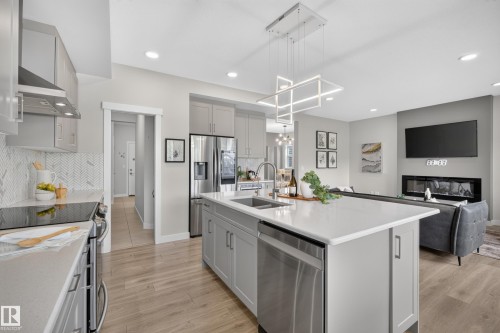 5727 Keeping Crescent Sw, Edmonton, AB - Indoor Photo Showing Kitchen With Double Sink With Upgraded Kitchen