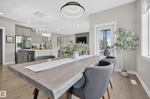 5727 Keeping Crescent Sw, Edmonton, AB - Indoor Photo Showing Dining Room