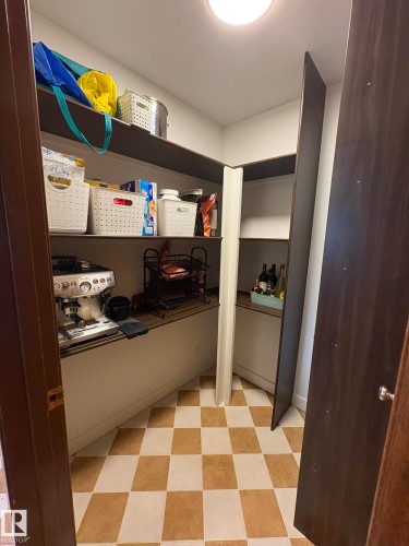 9024 60 Street Nw, Edmonton, AB - Indoor