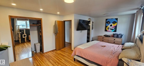 9024 60 Street Nw, Edmonton, AB - Indoor Photo Showing Bedroom