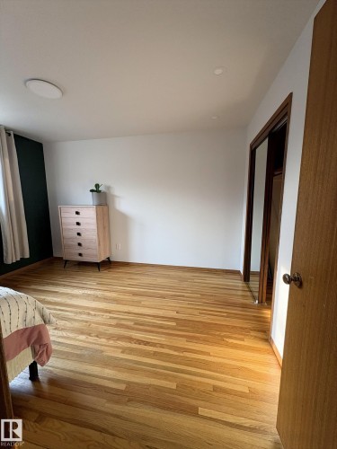9024 60 Street Nw, Edmonton, AB - Indoor Photo Showing Other Room