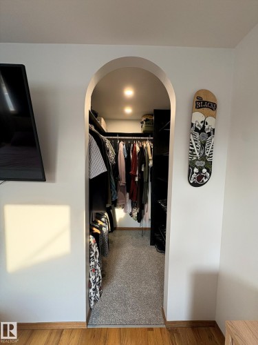 9024 60 Street Nw, Edmonton, AB - Indoor Photo Showing Other Room