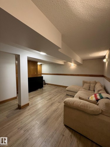 9024 60 Street Nw, Edmonton, AB - Indoor