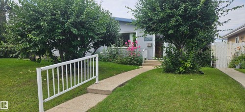 9024 60 Street Nw, Edmonton, AB - Outdoor