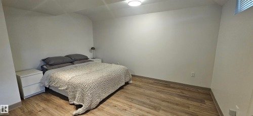 9024 60 Street Nw, Edmonton, AB - Indoor Photo Showing Bedroom