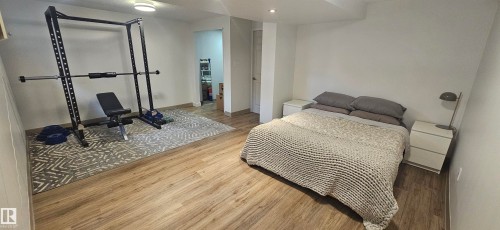 9024 60 Street Nw, Edmonton, AB - Indoor