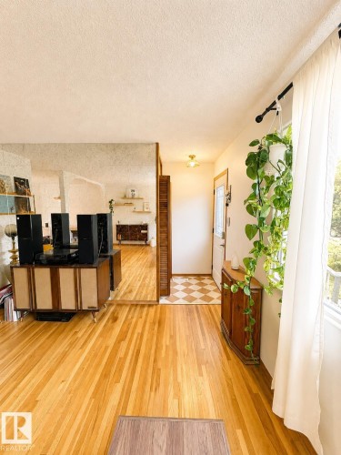 9024 60 Street Nw, Edmonton, AB - Indoor Photo Showing Other Room
