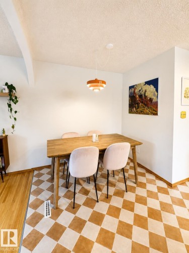 9024 60 Street Nw, Edmonton, AB - Indoor Photo Showing Dining Room