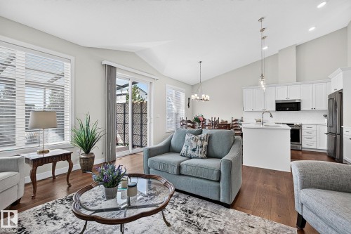 50 Heatherglen Drive, Spruce Grove, AB - Indoor Photo Showing Living Room