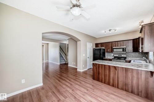 #4 5102 30 Av, Beaumont, AB - Indoor Photo Showing Kitchen
