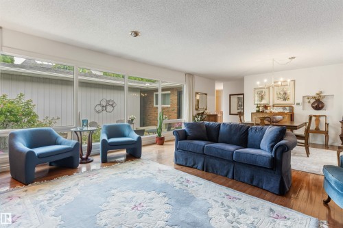 7 Quesnell Crescent Nw, Edmonton, AB - Indoor Photo Showing Living Room