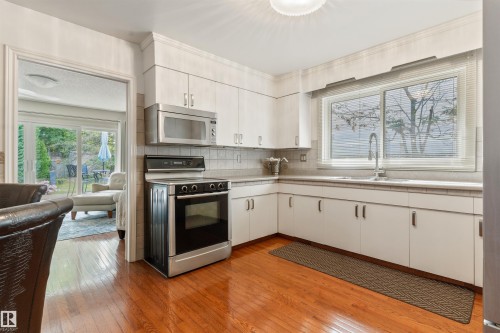 7 Quesnell Crescent Nw, Edmonton, AB - Indoor Photo Showing Kitchen With Double Sink