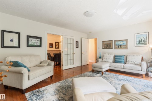 7 Quesnell Crescent Nw, Edmonton, AB - Indoor Photo Showing Living Room