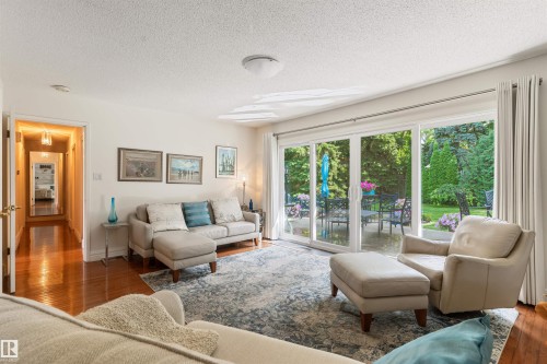 7 Quesnell Crescent Nw, Edmonton, AB - Indoor Photo Showing Living Room