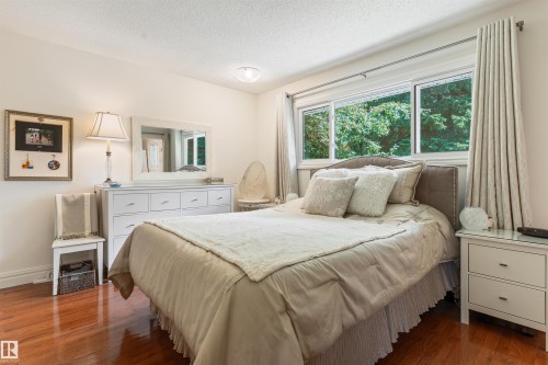 7 Quesnell Crescent Nw, Edmonton, AB - Indoor Photo Showing Bedroom