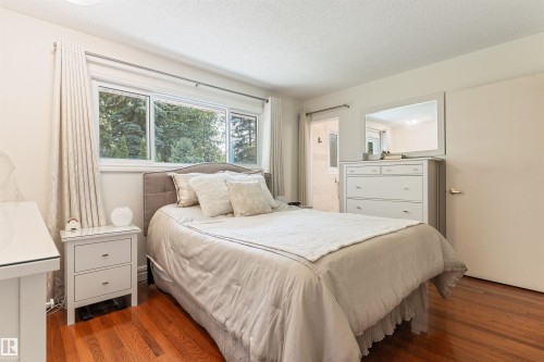 7 Quesnell Crescent Nw, Edmonton, AB - Indoor Photo Showing Bedroom
