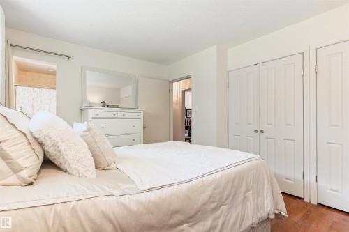7 Quesnell Crescent Nw, Edmonton, AB - Indoor Photo Showing Bedroom