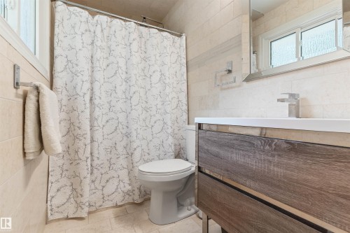 7 Quesnell Crescent Nw, Edmonton, AB - Indoor Photo Showing Bathroom