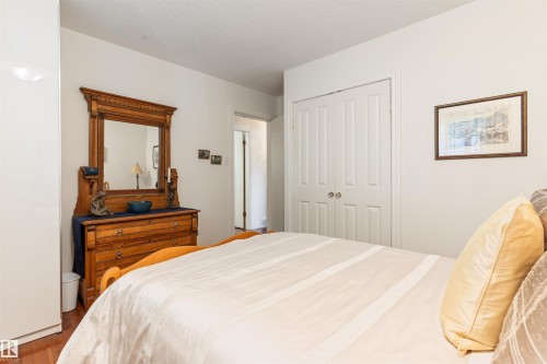 7 Quesnell Crescent Nw, Edmonton, AB - Indoor Photo Showing Bedroom