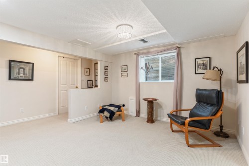 7 Quesnell Crescent Nw, Edmonton, AB - Indoor Photo Showing Other Room